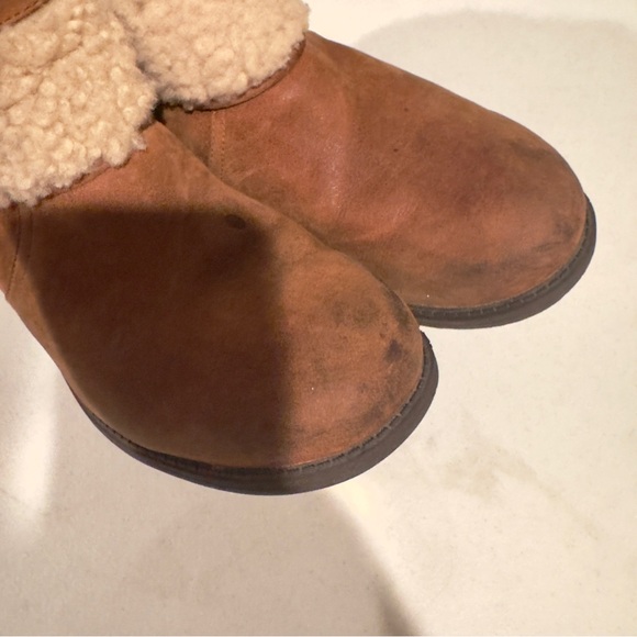 UGG Australia Blayre II Shearling Cuffed Buckle Suede Booties Tan Size 6 - Picture 4 of 10